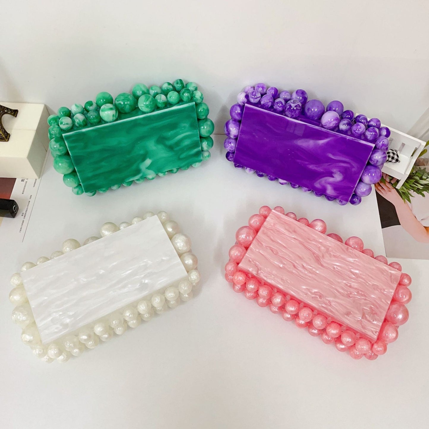 Bolsa de fiesta en acrílico con esferas