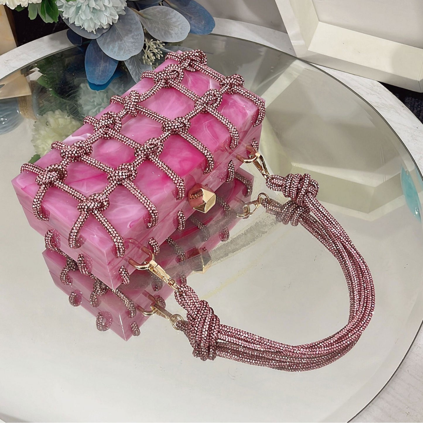 Bolsa de fiesta en acrílico con cadenas de cristal