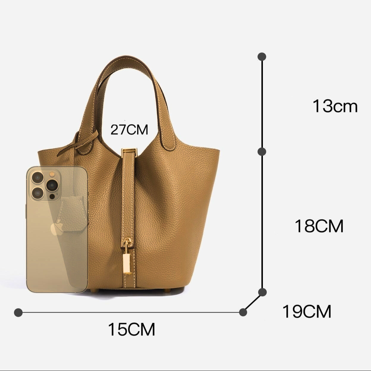 Bolsa de piel tipo bucket con accesorios para colgar